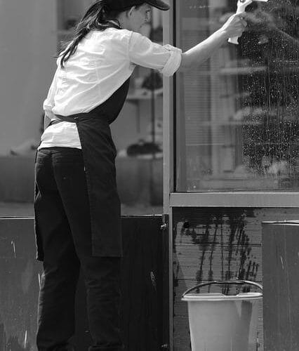 Mobilne usługi mycia okien w Warszawie