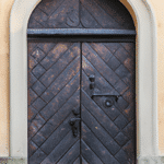 Jak wybrać idealne drzwi fornirowane do Twojego domu?