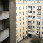 Jak znaleźć najlepsze apartamenty w kamienicach Warszawy?