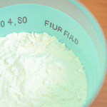 Ile szklanek mąki znajduje się w 250g? Praktyczny przelicznik dla piekarników